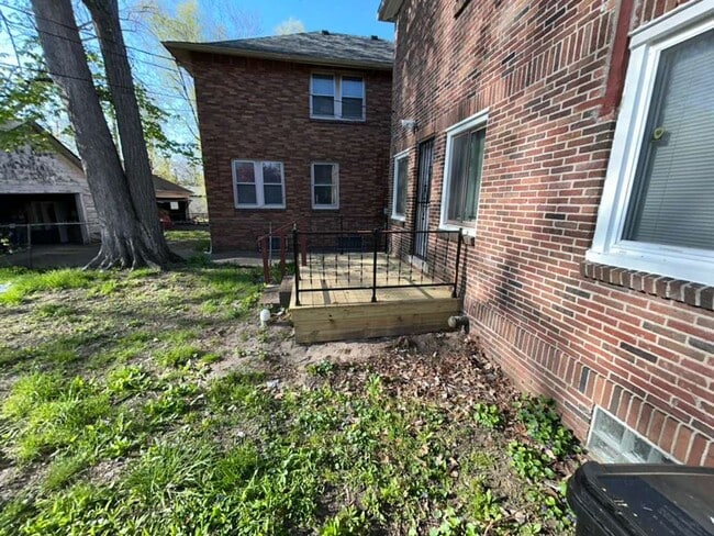 Building Photo - Beautiful Renovated Colonial