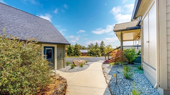 Building Photo - 9901 Old Camp Ln