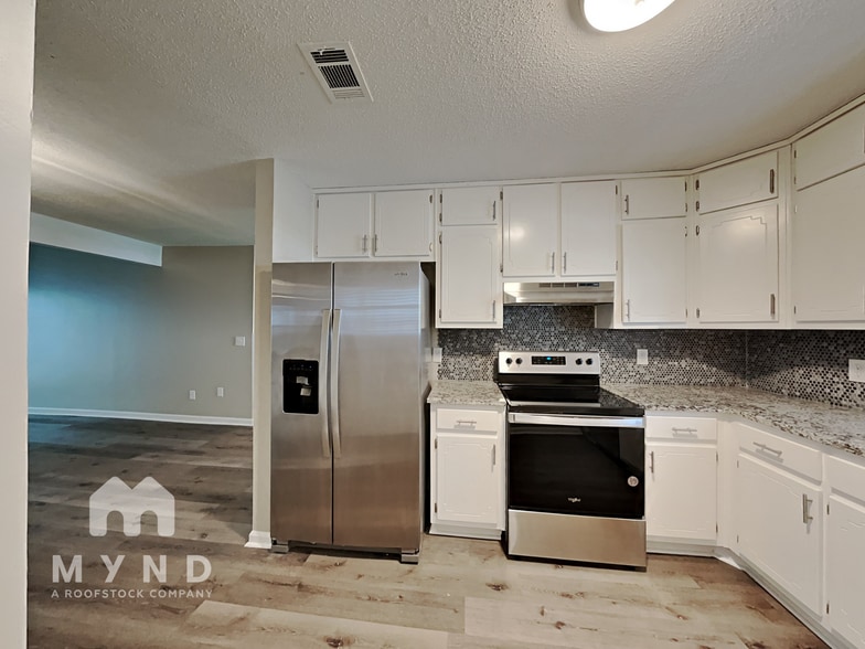 Building Photo - 208 Oak Cir N