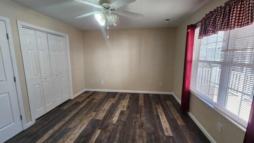 Master bedroom - 833 Plantation Dr