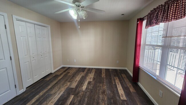 Master bedroom - 833 Plantation Dr