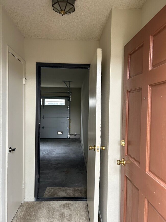 Building Photo - 4121Waln - L