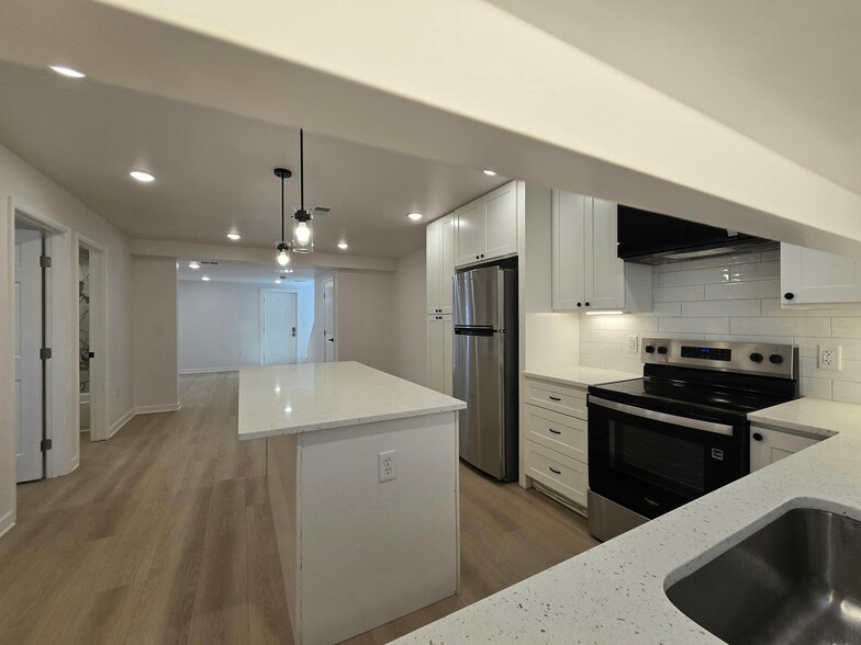 Building Photo - 198 S Court St