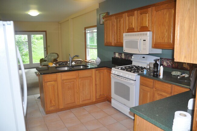 Building Photo - 23 S Main St