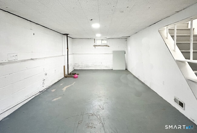 Building Photo - 225 Battis Rd
