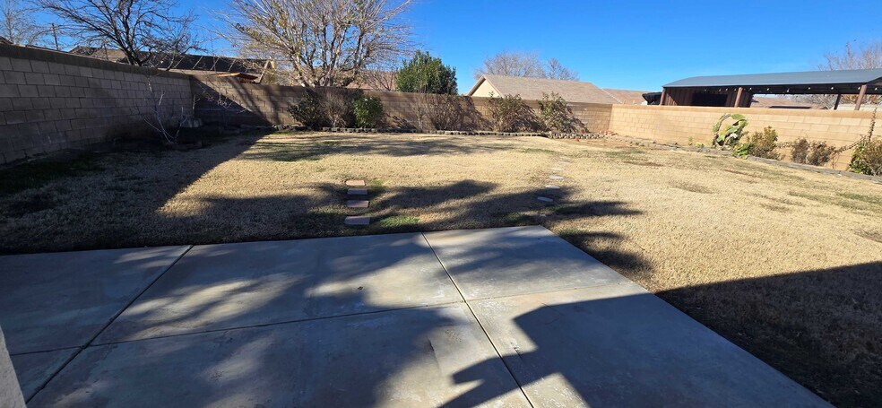 Building Photo - 43627 6th St E