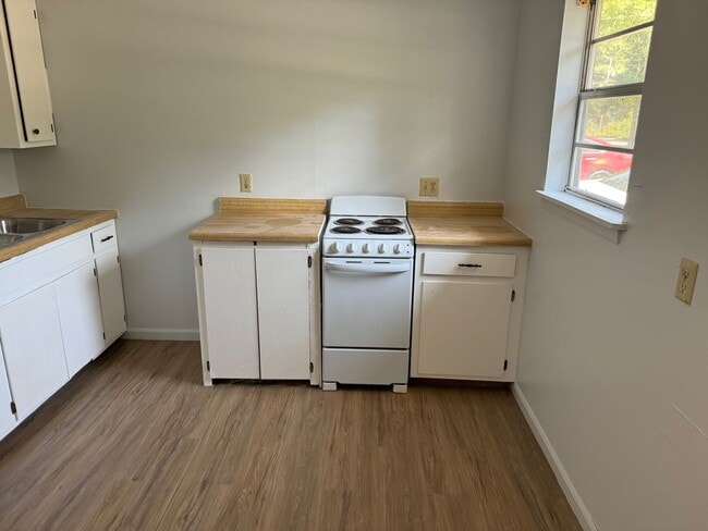 Building Photo - 1600 N Lane UNIT E