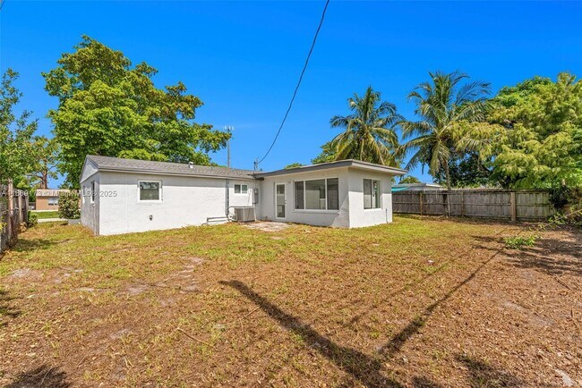 Building Photo - 1390 SW 50th Ave