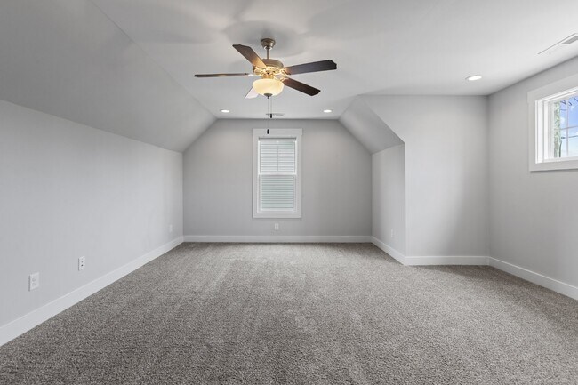 Building Photo - 318 Holbrook Ln