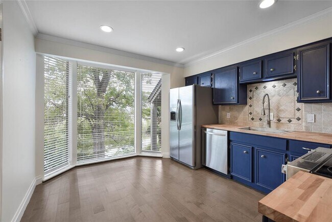 Building Photo - 195 World of Tennis Sq