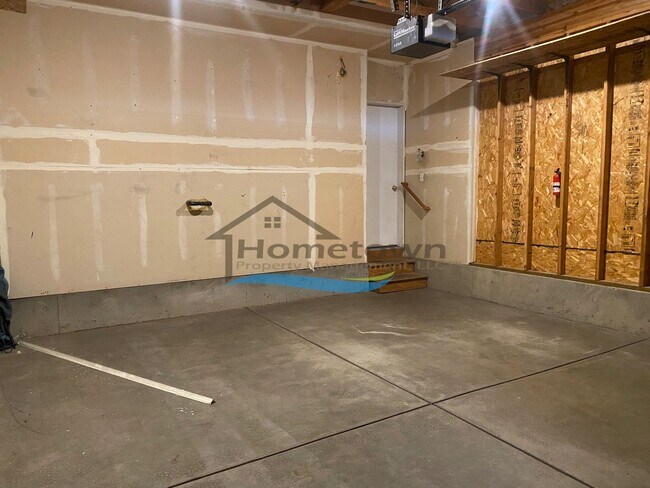 Building Photo - Beautiful 4 Bed 2 Bath Home on Corner Lot ...