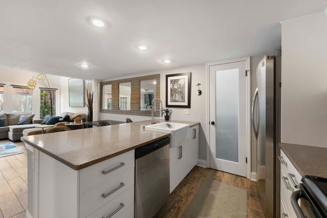 Building Photo - Chalet by the Sea SHORT OR LONG TERM RENTAL