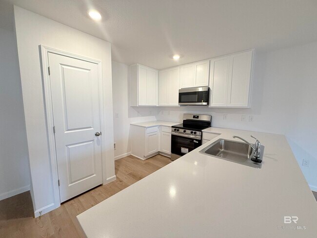 Building Photo - 16118 Eden St