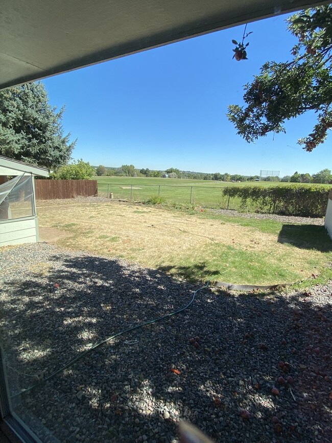 Building Photo - AVAILABLE IMMEDIATELY! Five bedroom house ...