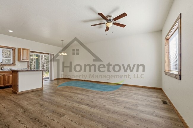 Building Photo - 2 Bedroom 1 Bathroom Home with a Single Car Garage Available in Blanchard!