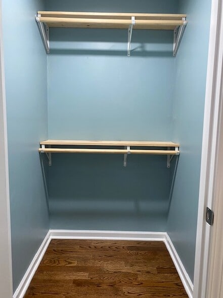 Walk-In Closet - 3076 Rollingwood Ln SE
