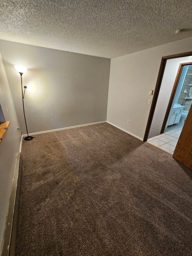 Building Photo - Port Orchard townhouse close to everything