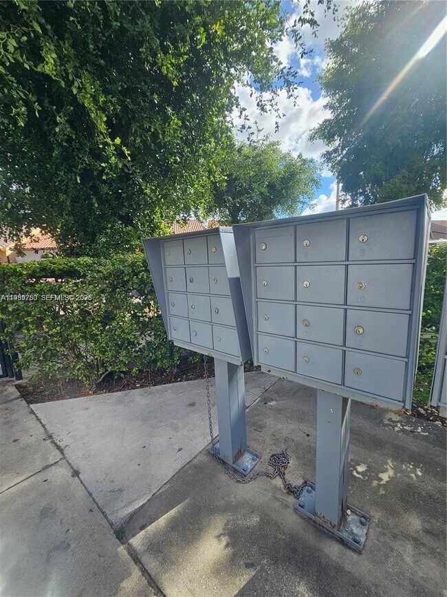 Building Photo - 5460 W 21st Ct