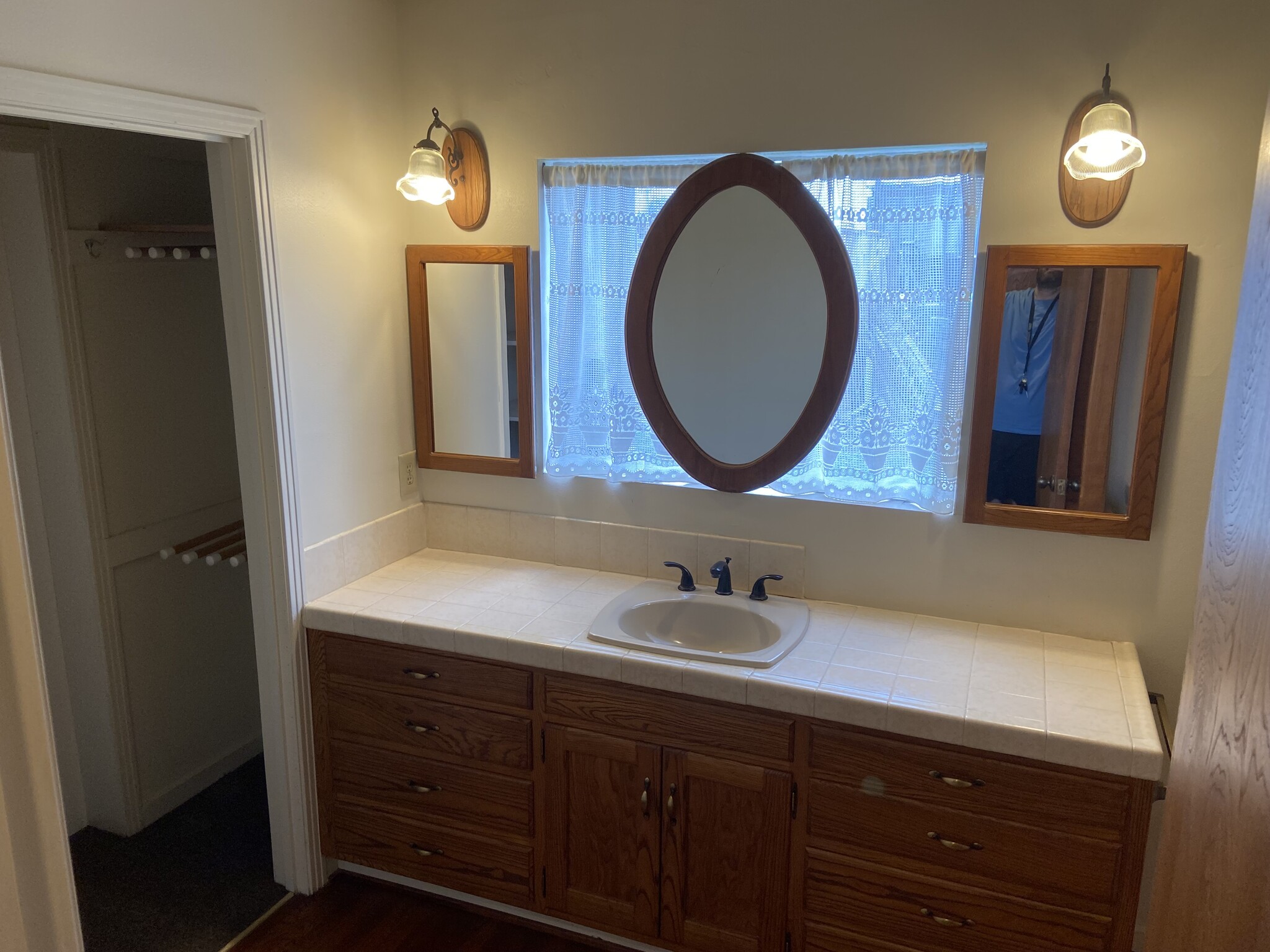 Master bathroom - 825 Mathew St