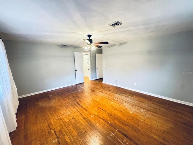 Building Photo - 2022 Edgewood Rd