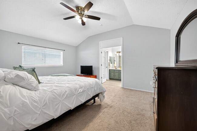 Building Photo - 930 Holly Hall Dr