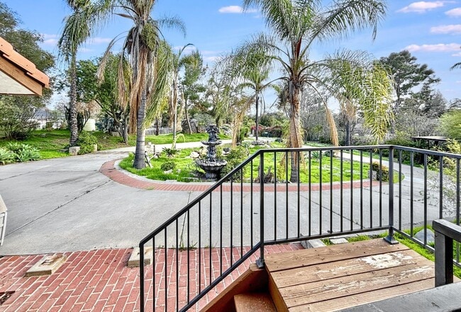 Building Photo - 3 Bed & 2.5 Bath House in Fallbrook, CA / ...