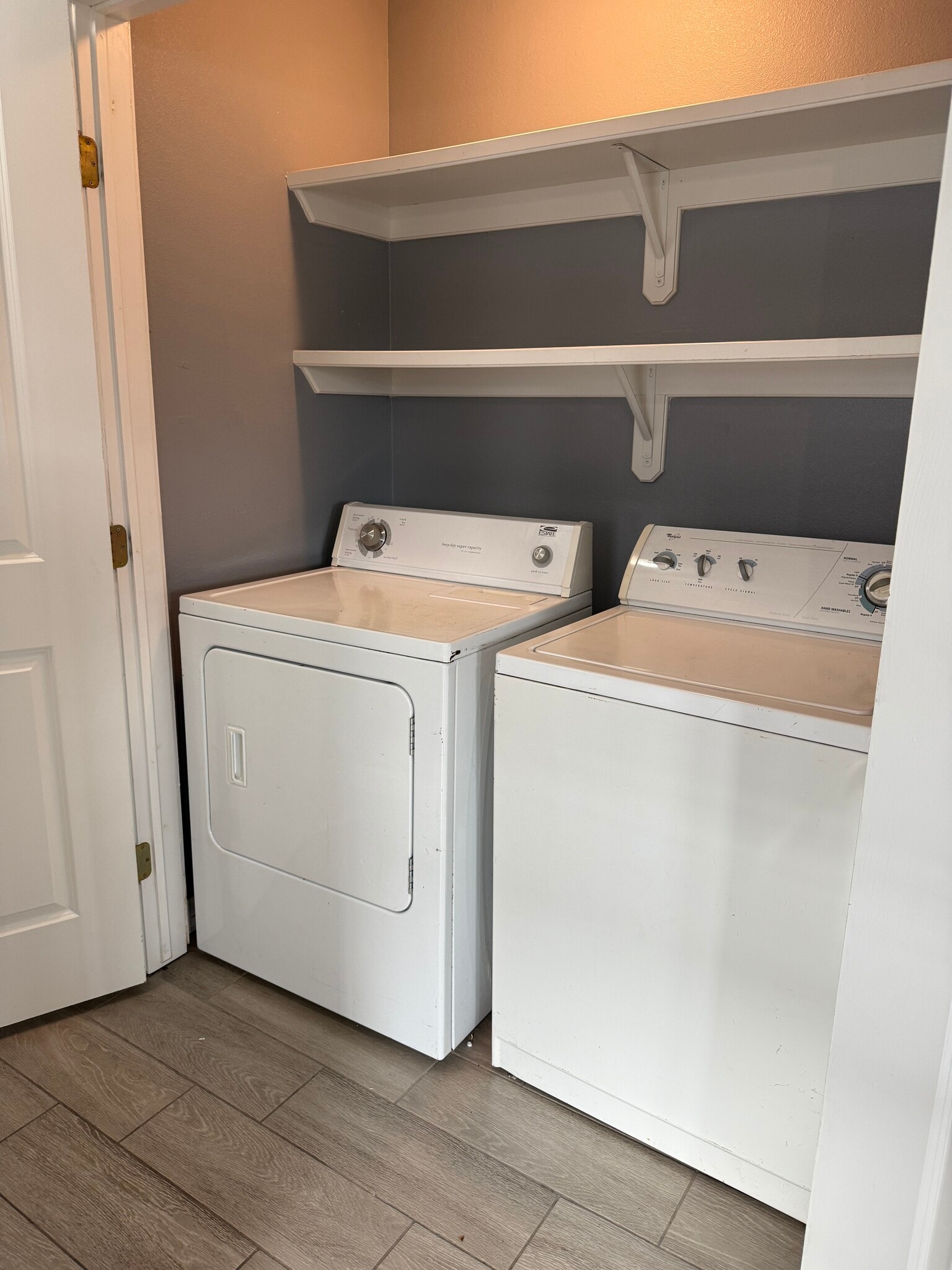 Unit C: Laundry - 302 W Amy Dr