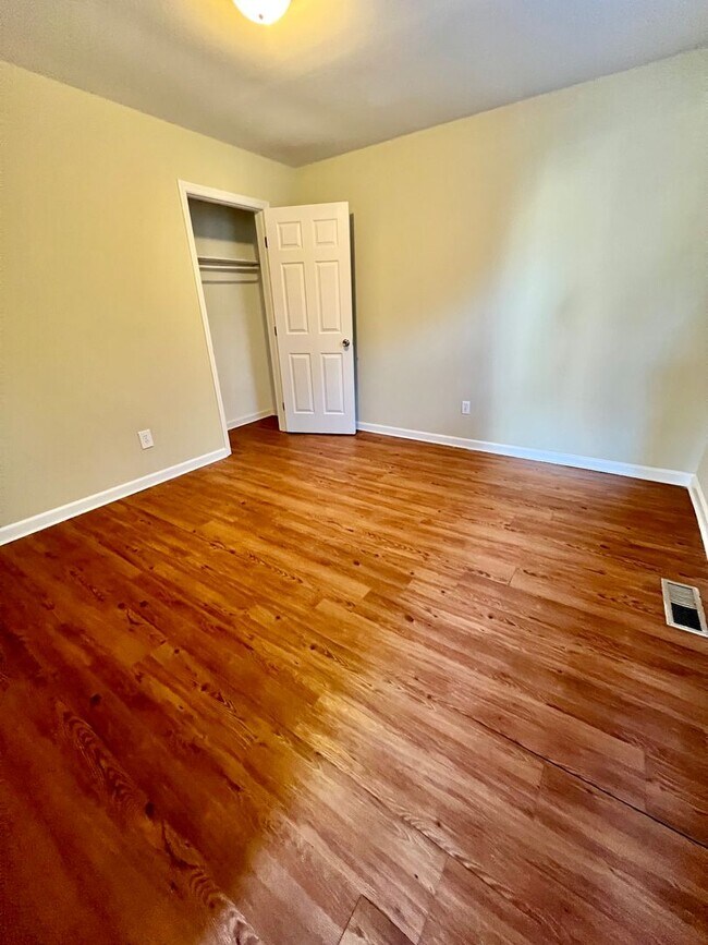 Building Photo - 2 Bed 1 Bath in East Nashville by Shelby $1525/mo