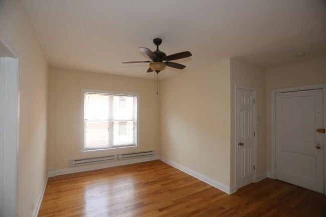 Building Photo - 727 W Cornelia Ave