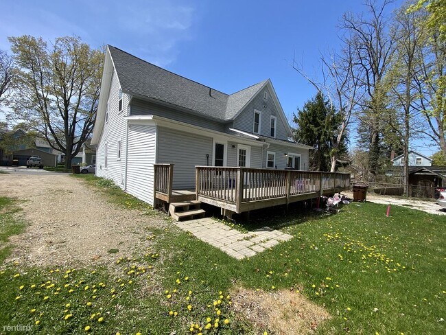 Building Photo - 2 br, 1.5 bath Duplex - 111 S Linden St Apt 2