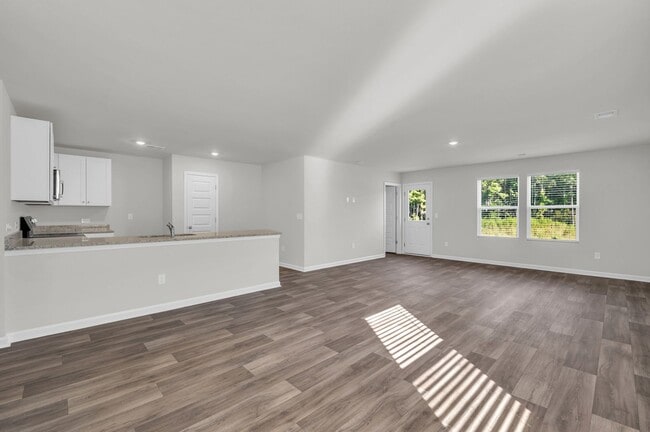 Building Photo - ***MOVE-IN SPECIAL*** $500 OFF OF YOUR FIR...