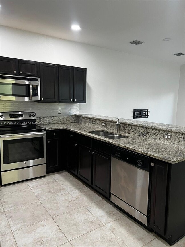 Building Photo - 11512 SW 151 Ave