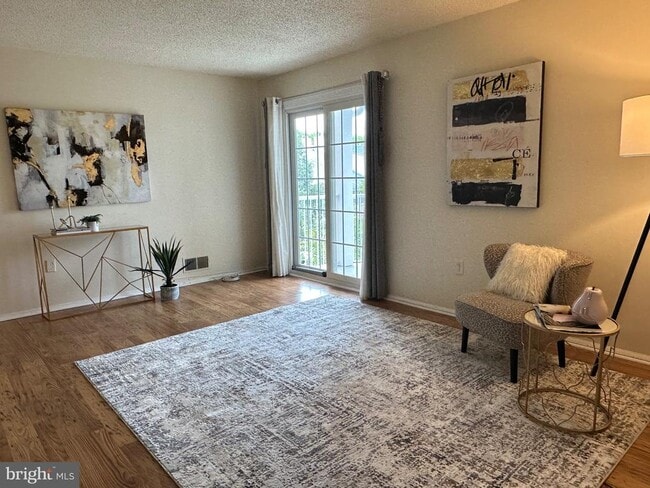 Building Photo - 64 Versailles Ct