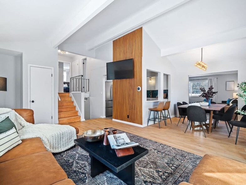 Building Photo - 676 Treeside Dr