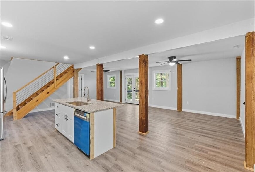 Building Photo - 96 Collins Rd