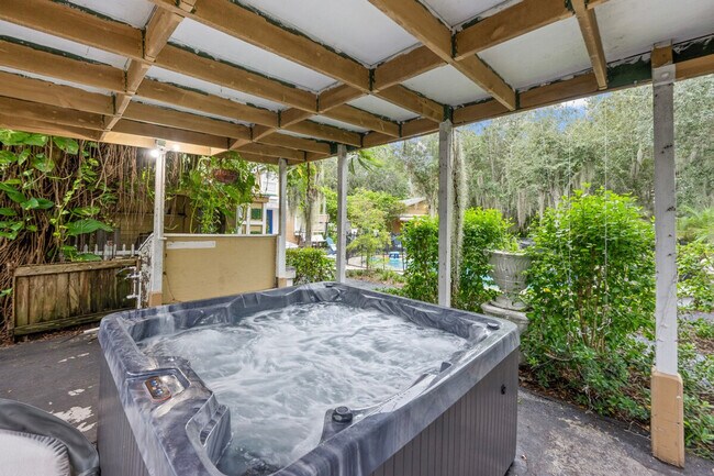 Building Photo - 303 Lang Rd