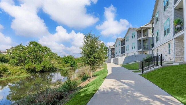 Building Photo - 680 Naumann Dr