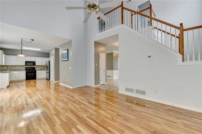 Building Photo - 2455 Kirkstone Dr