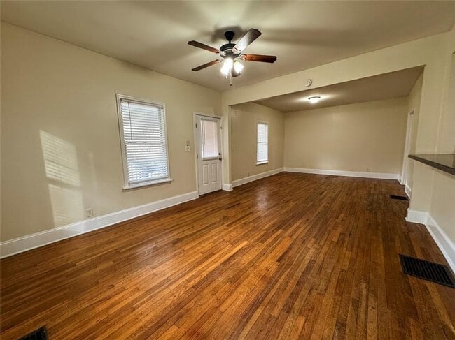 Building Photo - 1637 Columbia Dr