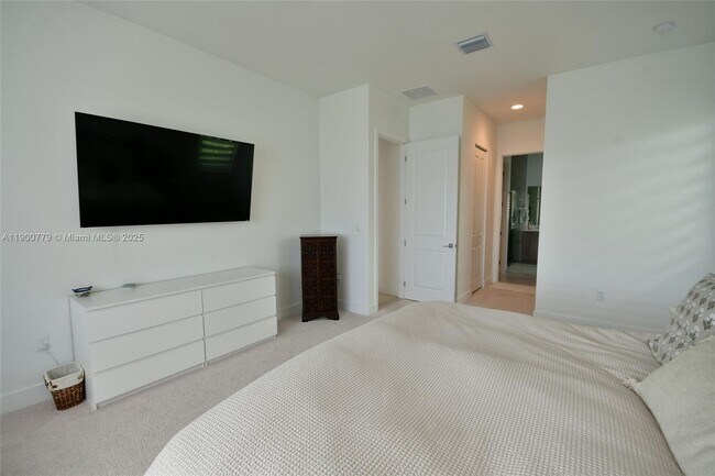 Building Photo - 4221 SW 178th Ave