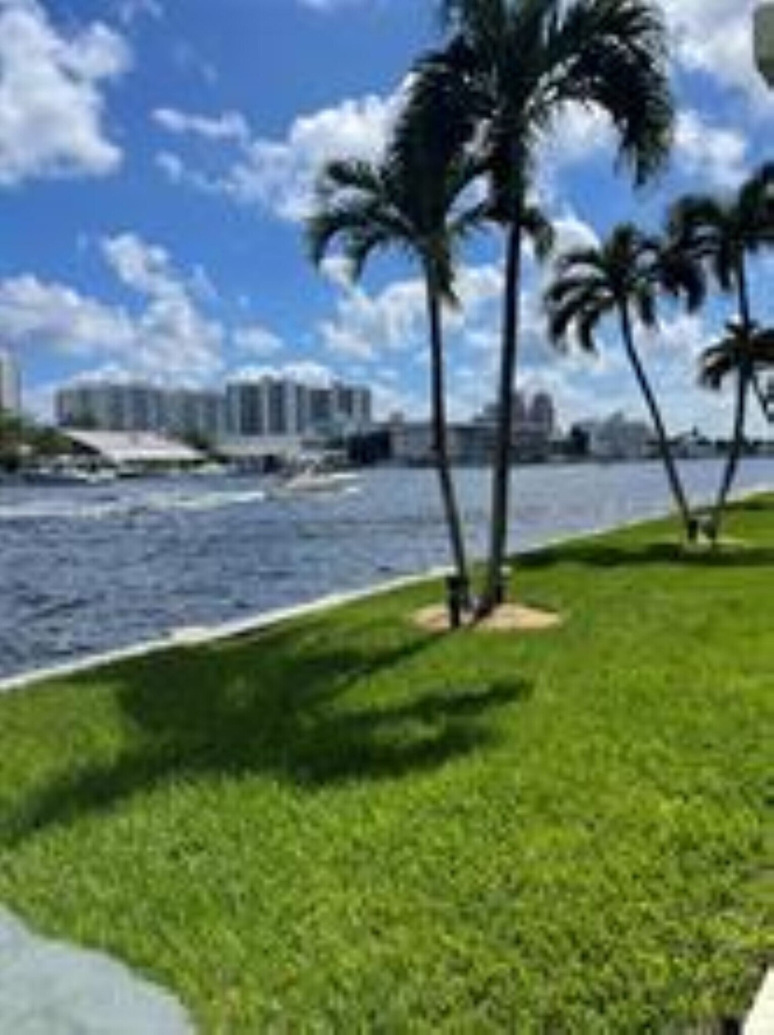 Building Photo - 2900 NE 30th St