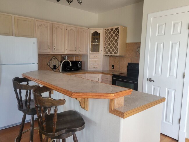 Building Photo - ALL PROSPECTIVE TENANTS MUST SUBMIT A $58 NON-REFUNDABLE APPLICATION FEE PER APPLICANT ONLINE AND...