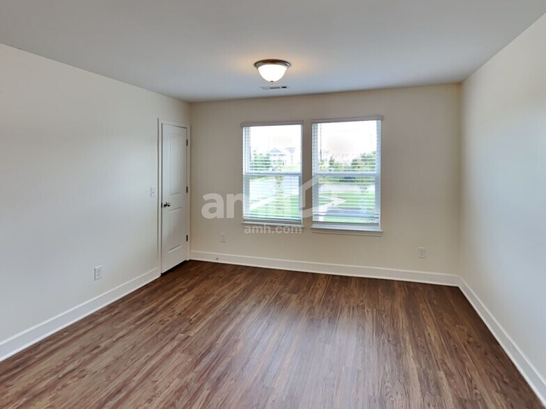 Building Photo - 4996 Chutney Dr