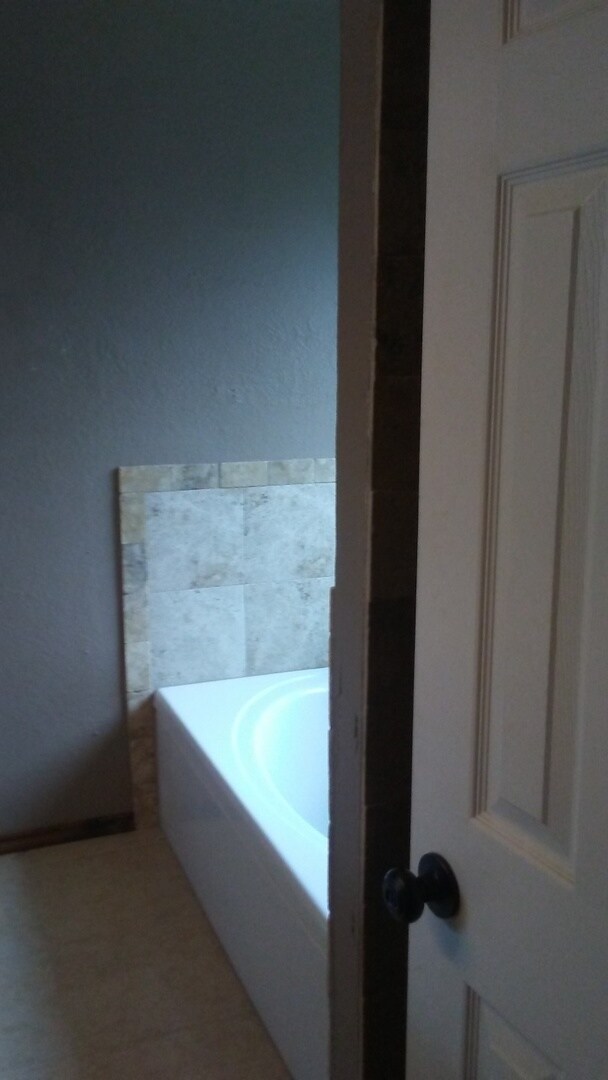 Building Photo - PRE-LEASING FOR FALL. 3 bed, 2 bath, 2 car garage home in Woodcreek Addition!