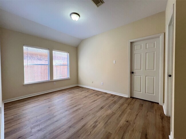 Building Photo - 23247 Dewflower Dr