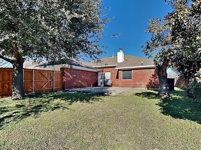 Building Photo - ***500 off the first full month’s rent with a move-in on or before 4/15*** Corner Lot in White Se...