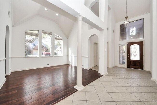 Building Photo - 6423 Middlelake Ct