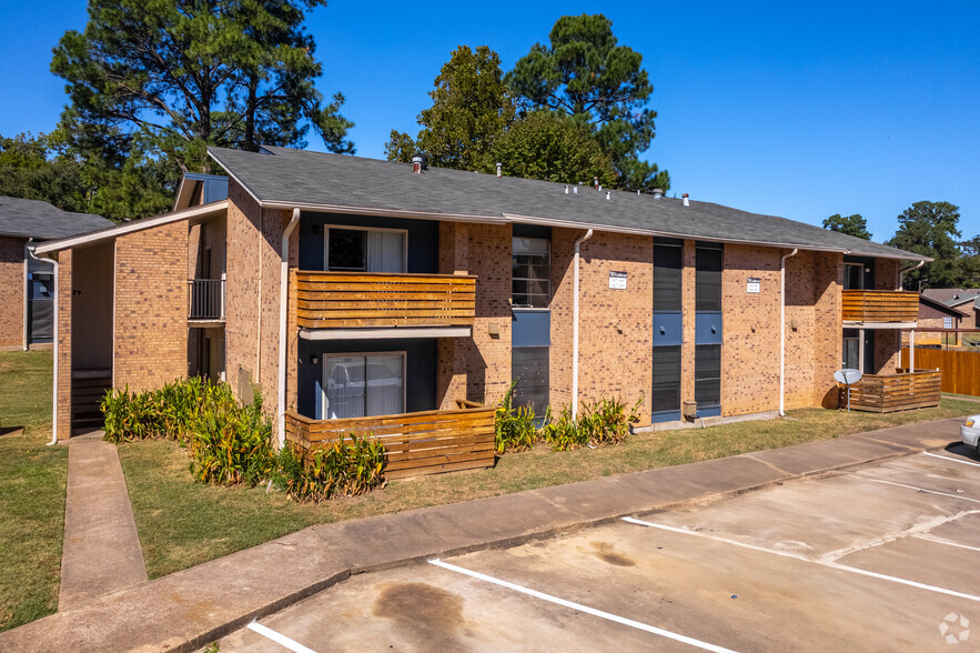 Primary Photo - Scenic Pines Apartments