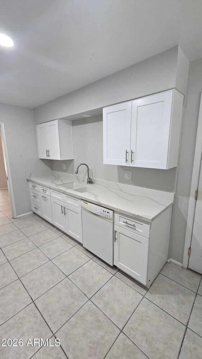 Building Photo - 10715 W Tropicana Cir