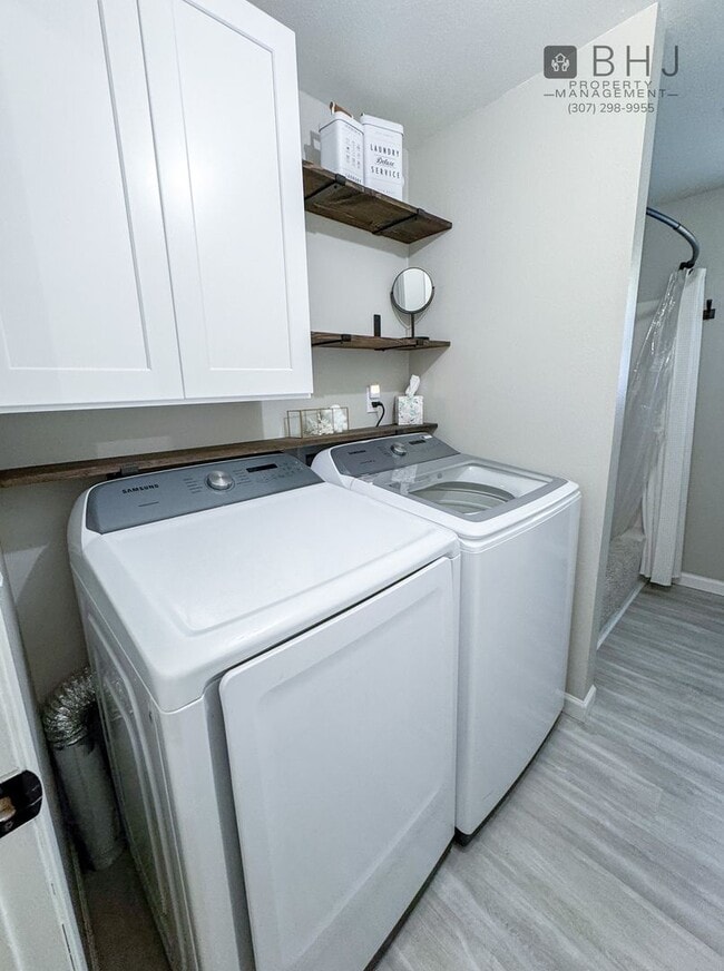 Building Photo - Dog Friendly 2 bed/ 1 bath HOUSE for Rent!